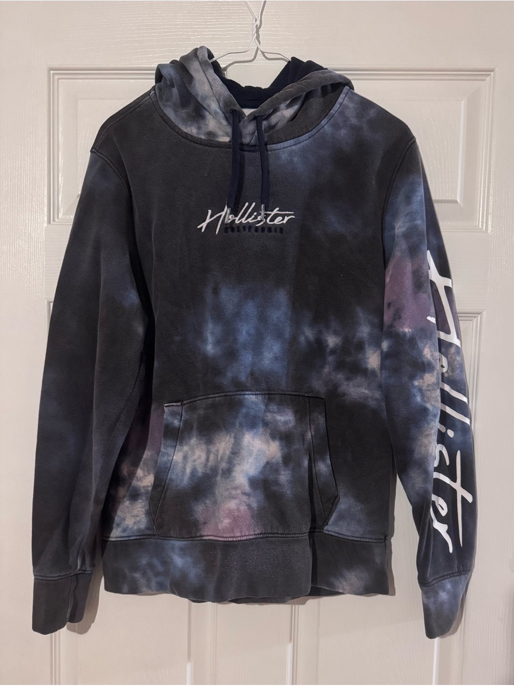 Hollister Men's Black and Navy Tie-Dye Crewneck Sweatshirt